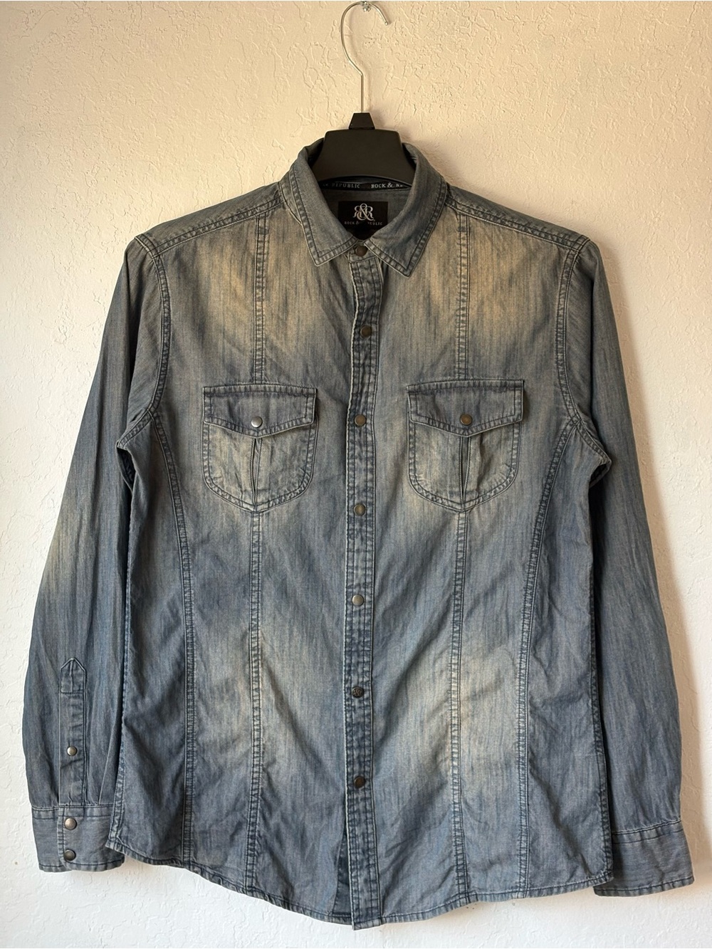 Rock & Republic Men's Denim Long Sleeve Button-Down Shirt Size Medium